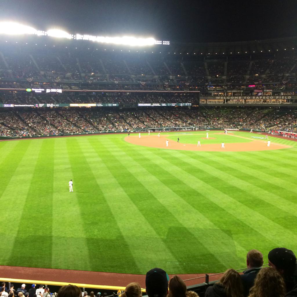 letstweetboutit's tweet photo. First game of the season!! @Jayrod1two #Mariners #MyOhMy #MyNoseIsBleeding http://t.co/gTOUK2SYun