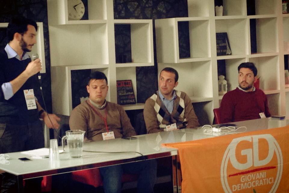 amoroso_aless's tweet photo. Qualche foto dell'evento (pasquale!) di #RiformaGD a Cosenza con i @gdAldroCS e i GD calabresi #RiformaGDtour http://t.co/Z8H33r74Rd