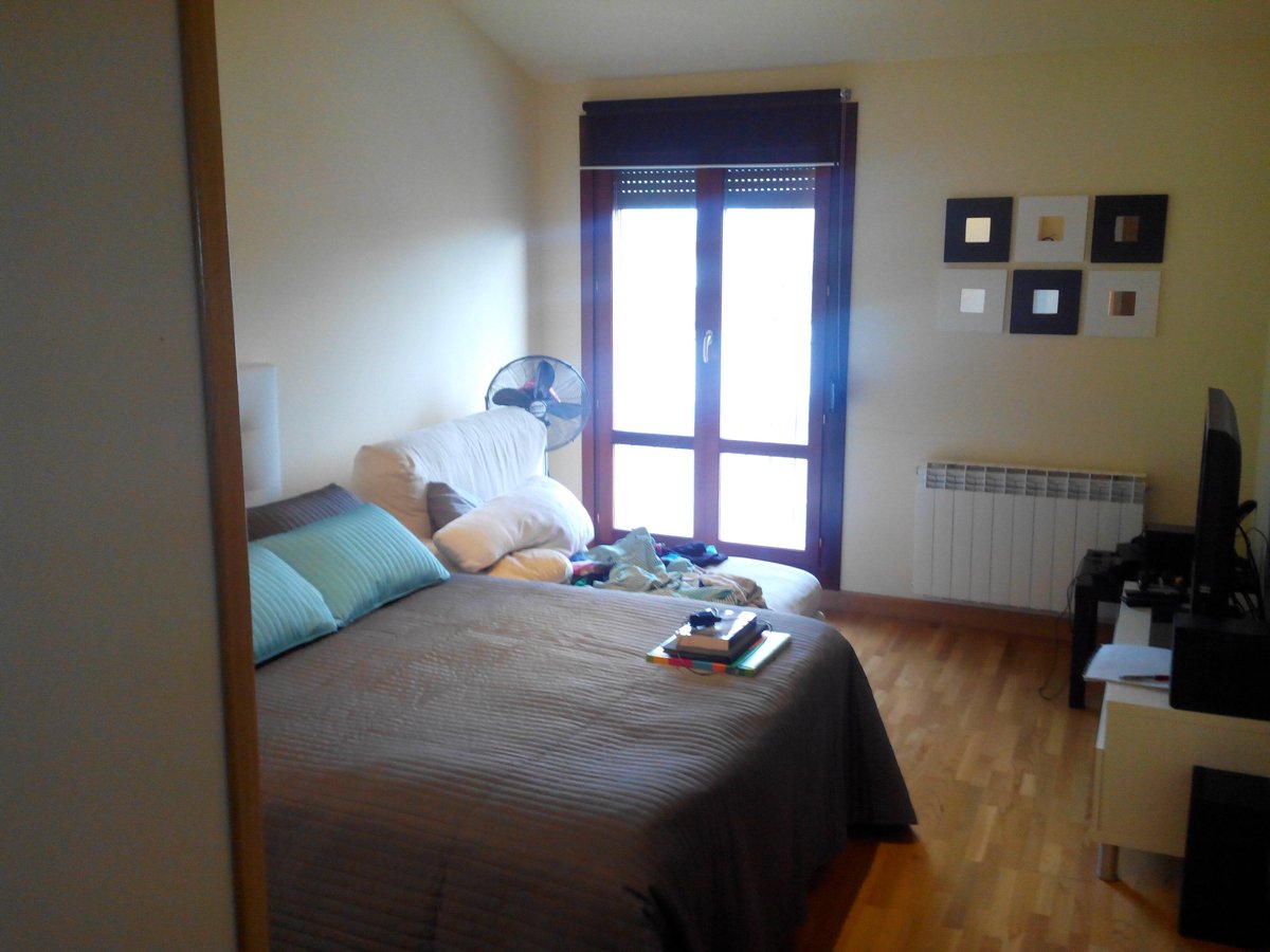 Dato_40_Inmob's tweet photo. Casa adosada en Ilarraza, a 17 km de Vitoria. De 147 m² más jardín privado.
Con bonitas vistas. http://t.co/Tvw90dMJZr