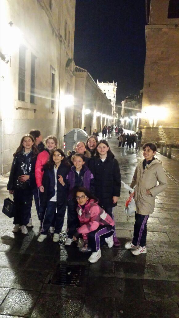 asunciongijon's tweet photo. La expedición Lisboa pasó la noche en Salamanca y hoy llegarán a su destino. ¡MUCHA SUERTE CHICAS! DISFRUTAD MUCHO http://t.co/1GYdWRSaSr