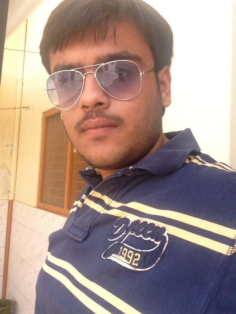 KattaSefrin's tweet photo. #selfie #timepass http://t.co/2hjzADek0F