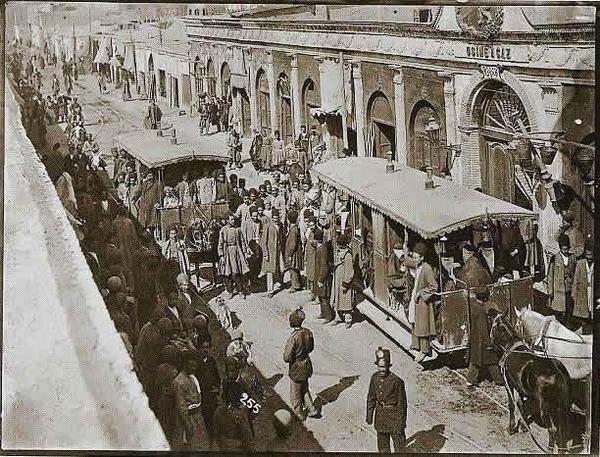 PicAndHistory's tweet photo. #تصویر #تهران و شلوغی میان روز، سال 1191 شمسی http://t.co/hluSSwlfPW