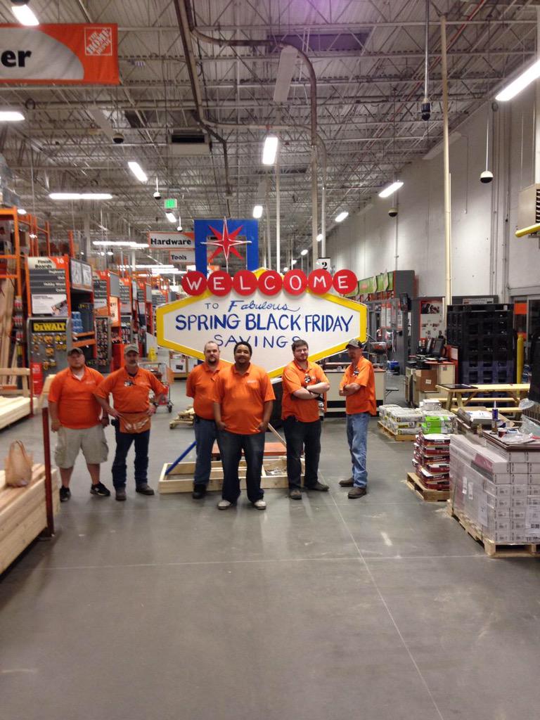 MEM_D78's tweet photo. D78 night team helping @HomeDepot0875 and MASM Cathy Borden go #springallout carrying the heavy load! http://t.co/h4AVQBKdxX