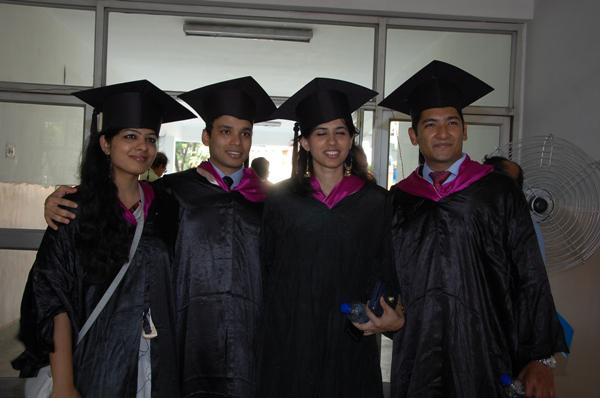 IIM_Calcutta's tweet photo. #IIMCConvocation2015 was a heart-warming occasion! Here’s a glimpse of how the wonderful evening unfolded! http://t.co/GovoB0wkic