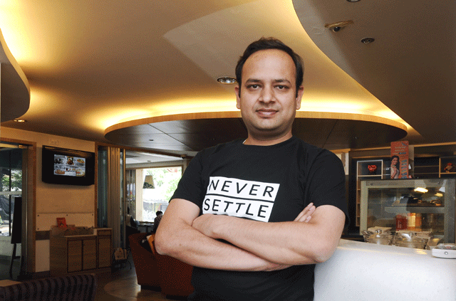 OnePlus_IN's tweet image. GM @vikas_agl engages with @BWorldOnline to shed light on the success of #OnePlusIN bit.ly/1y1UeSM