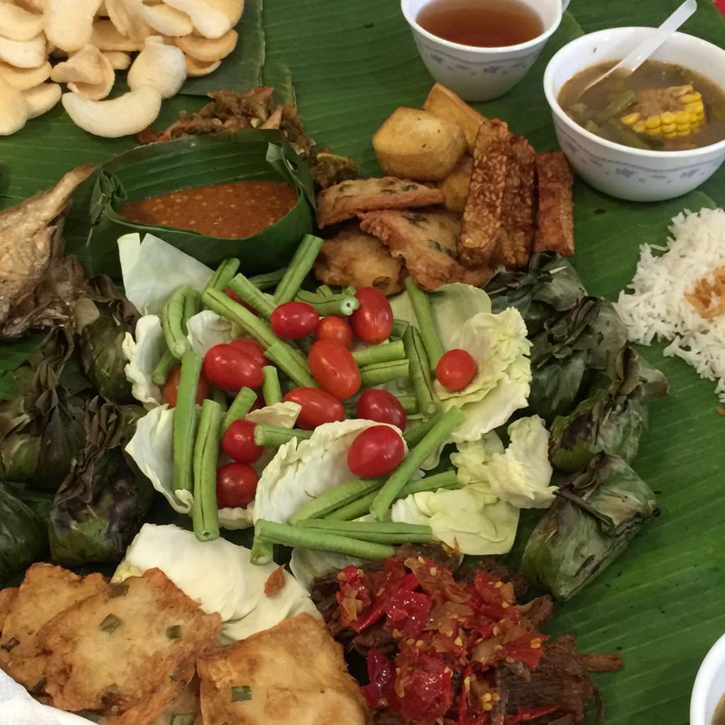 Indahk10's tweet photo. Maksi ala ala parahiyangan Sundanese style ..... Homemade loohhhh http://t.co/nhR5LHsgeI