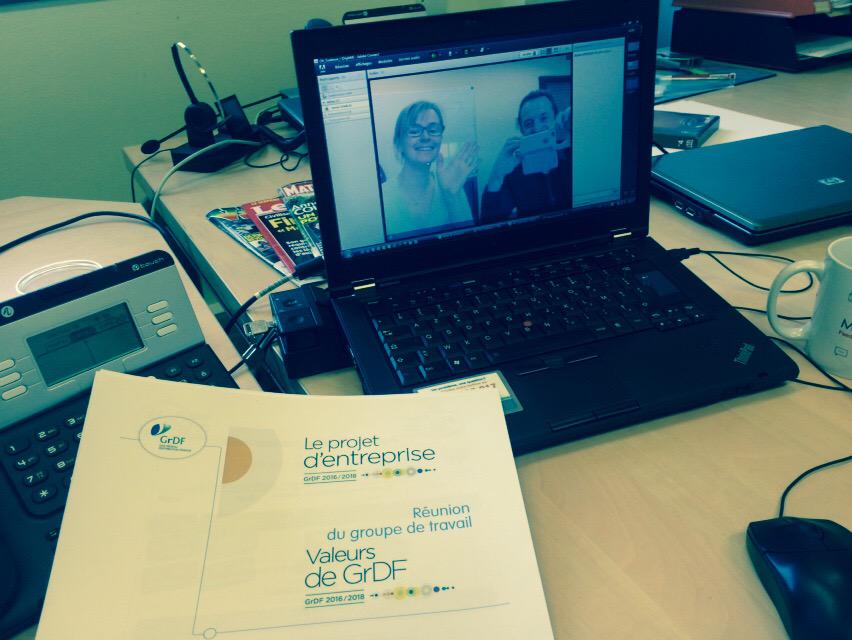 XaCHARLES's tweet photo. Malgré les grèves on va pouvoir partager avec nos collègues #GrDF depuis Toulouse #webcam2.0 http://t.co/aOOzHH2loR