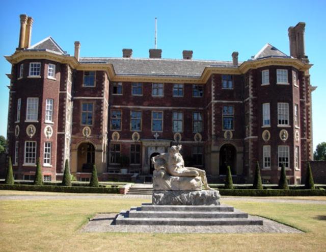 PicPerfectFilms's tweet image. Looking forward to filming Antony &amp;amp; Lydia's wedding tomorrow in the beautiful Ham House. ☀️👰🎩