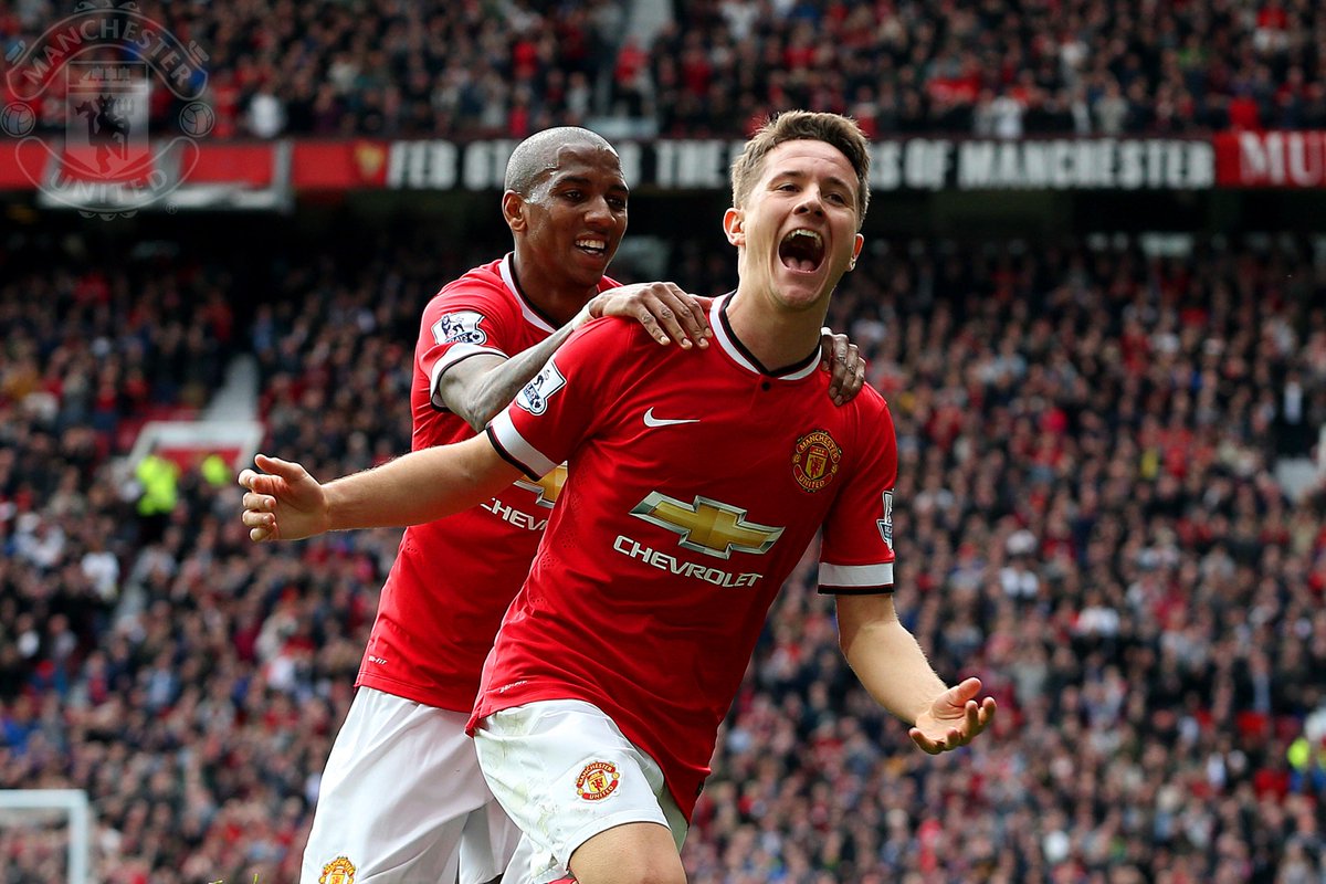 ManUtd's tweet photo. Right, left, right, left... see @AnderHerrera's seven #mufc goals, scored with alternate feet! http://t.co/z5hP7lYULs http://t.co/u3IPpxVm5I