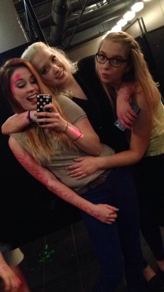 katroran's tweet image. Do you ever just go to the bar because body paint? Because same #keepitdowntown