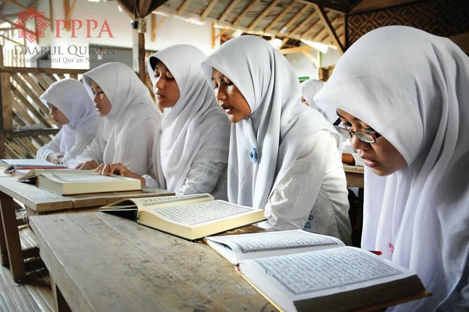 1. #RumahTahfidz PPPA <a href="/Daarul_Quran/">PPPA DAARUL QUR'AN</a> mrpkn prog pengembangan centra2 tahfidz dilingkungan masyarakat dan perusahaan,