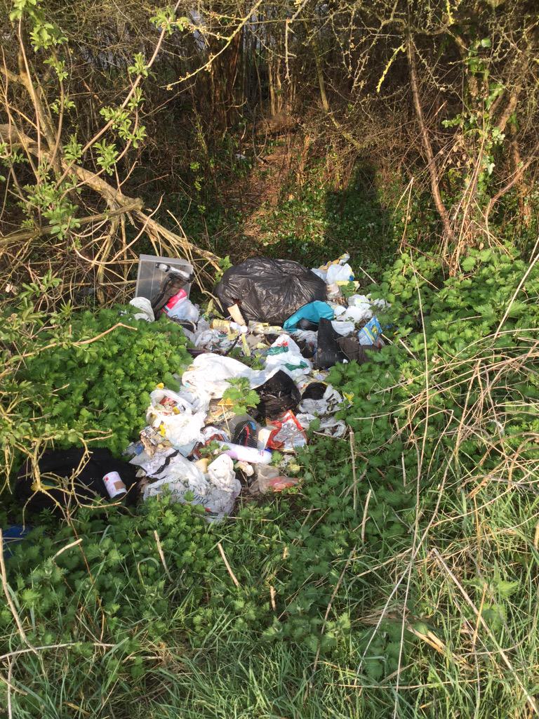 KeepNotts's tweet image. Fly tipping on Ashvsle Rd. It needs to be gone!
