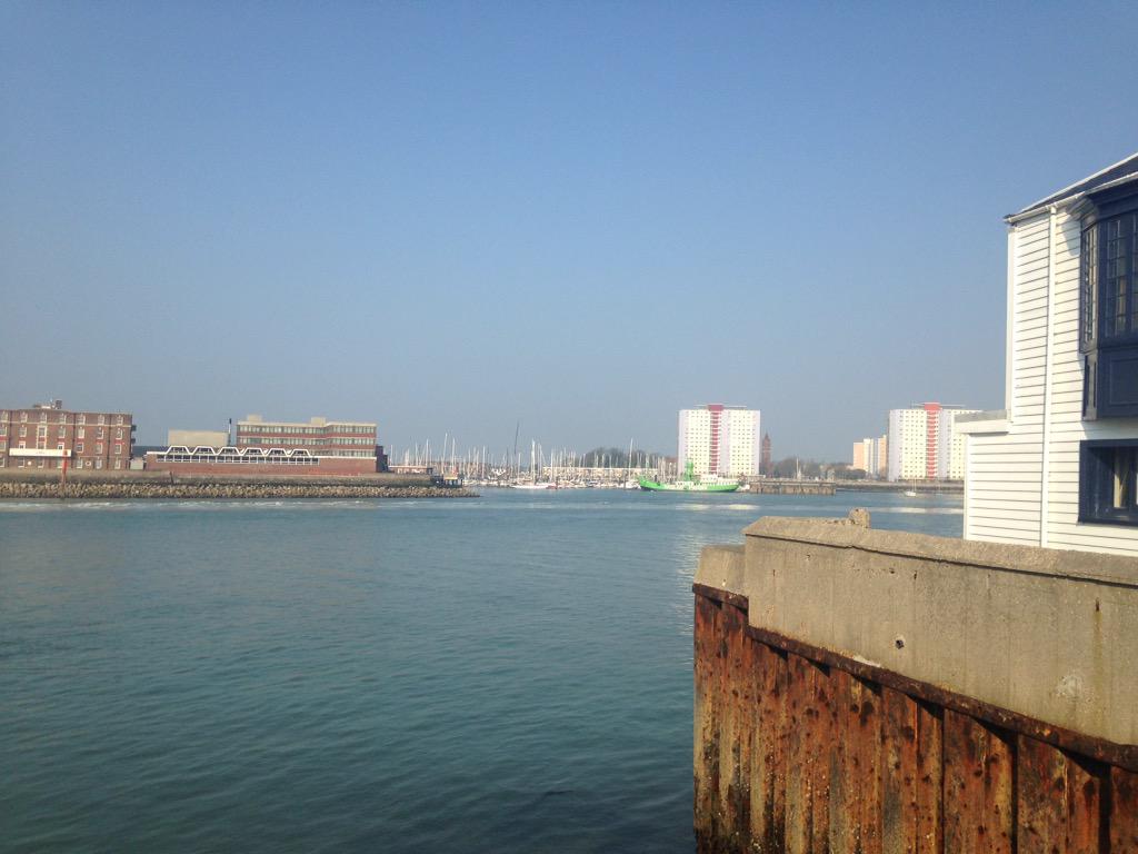 yachtrigging's tweet photo. Another cracking day on the south coast. Are you ready. Mast and rigging been checked? Call on 07710447980 http://t.co/benWNSod0r