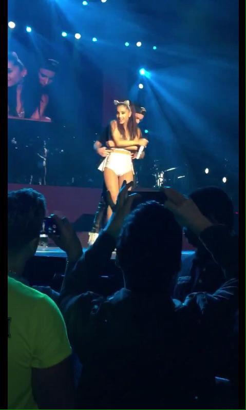 jesuispattieb's tweet photo. JUSTIN BIEBER BEST BE HIDING 

Big Sean is going to KILL HIM 😂😂🔥🔥🔥 http://t.co/lVfvZJb27g