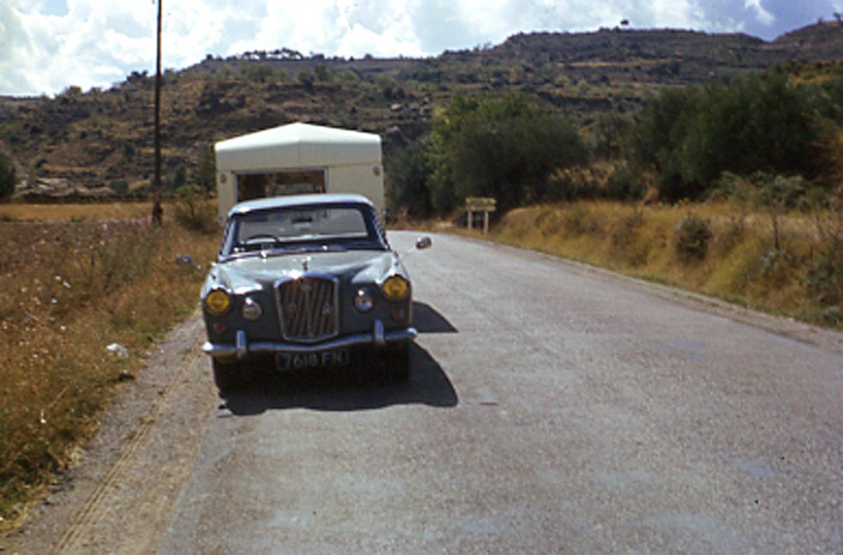 LHEPhotography's tweet image. Found some fab slides @margateretro yesterday and at a great price... #vintagecamera #photography #perfectfind