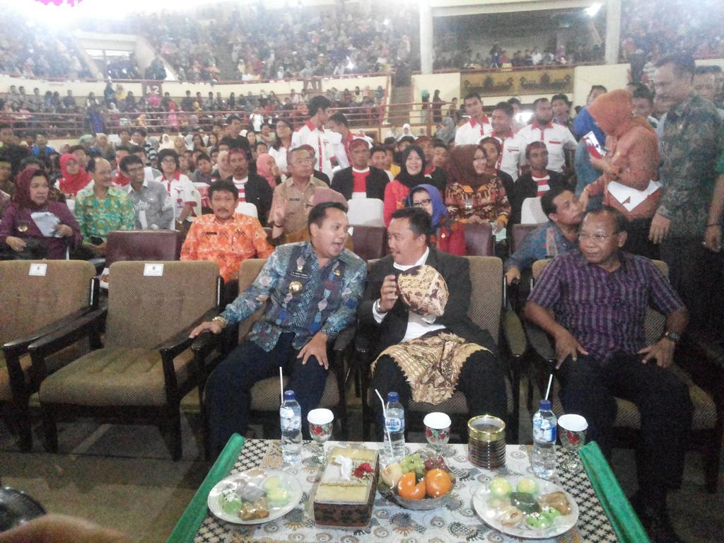 bandarlampung's tweet photo. Gubernur Lampung @mridhoficardo bersama Menpora @imam_nahrawi yang hadir di acara #NLDPUnila @BEM_Unila @NLDP_Unila http://t.co/4bQbz9n83L