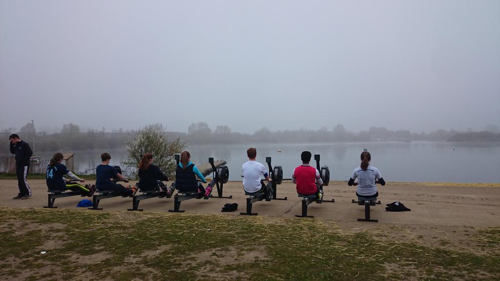Getting some time on the ergo while we let the fog clear <a href="/FairlopRC/">Fairlop Rowing Club</a> <a href="/LYRowing/">London Youth Rowing</a> <a href="/EJGay/">Ellie Darcy</a>