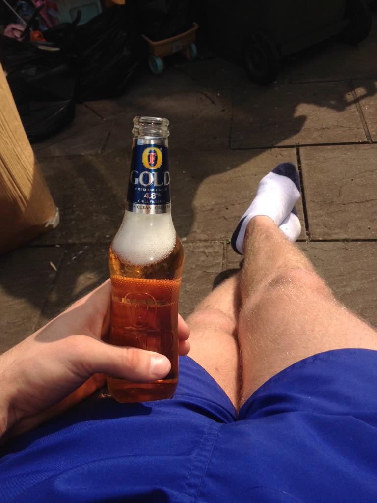 LiamBarkercfc's tweet photo. Bloody bootiful #beer #sunshine http://t.co/H4VyRtBmID