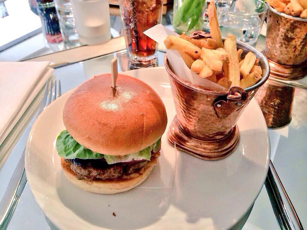 NBHDRestaurants's tweet photo. 🙌 #thursdaytreat in the Hood! Get here now! #Spring #letseat http://t.co/Fw4S1I9L8y