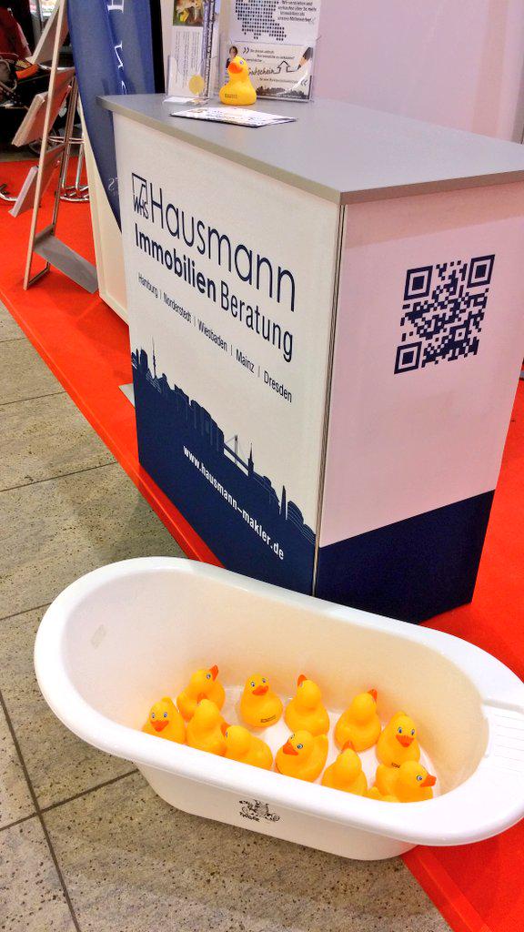 abendfarben's tweet photo. Die Enten von @HausmannImmo sind sehr beliebt bei der #ImmoMesse #Niendorf im #Tibarg Center http://t.co/ozHEN0G7fH