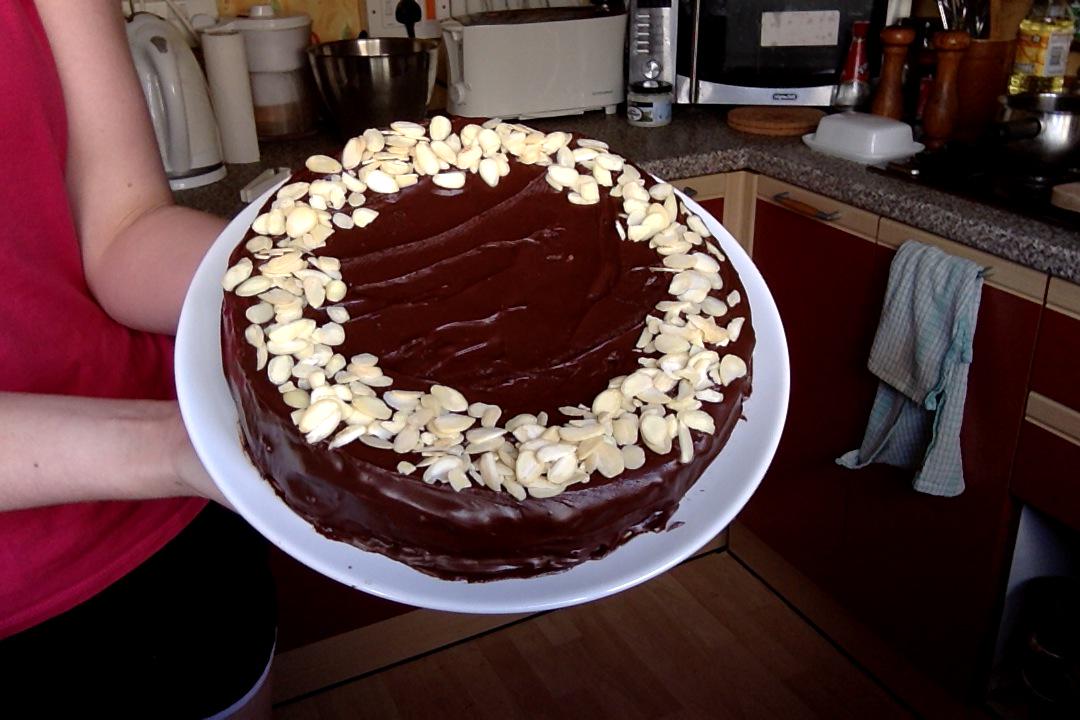 ClaraRust's tweet photo. my first #glutenfree cake. So happy with how it turned out! will be baking with quinoa again! http://t.co/kRb5SDjSj6