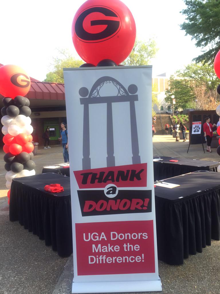 UGA_SAC's tweet photo. Come register for #UGAthankadonorday in the middle of Tate Plaza! Then enjoy all our fun activities and free items! http://t.co/AX9uBf2fwU