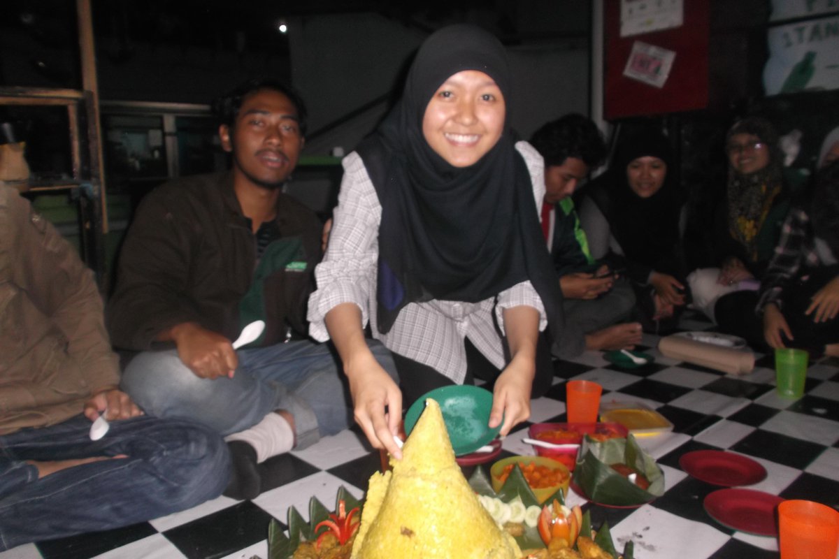 Tadaa.. ~
akhirnya syukuran Earth Hour ITB 2015 telah tiba..
tetap terapkan ecolifestyle ya guys..