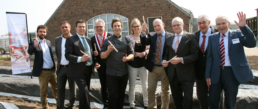 De start van het aspergeseizoen... Ben ik de enige met een dirty mind, of leiden de asperges de aandacht ietwat af?