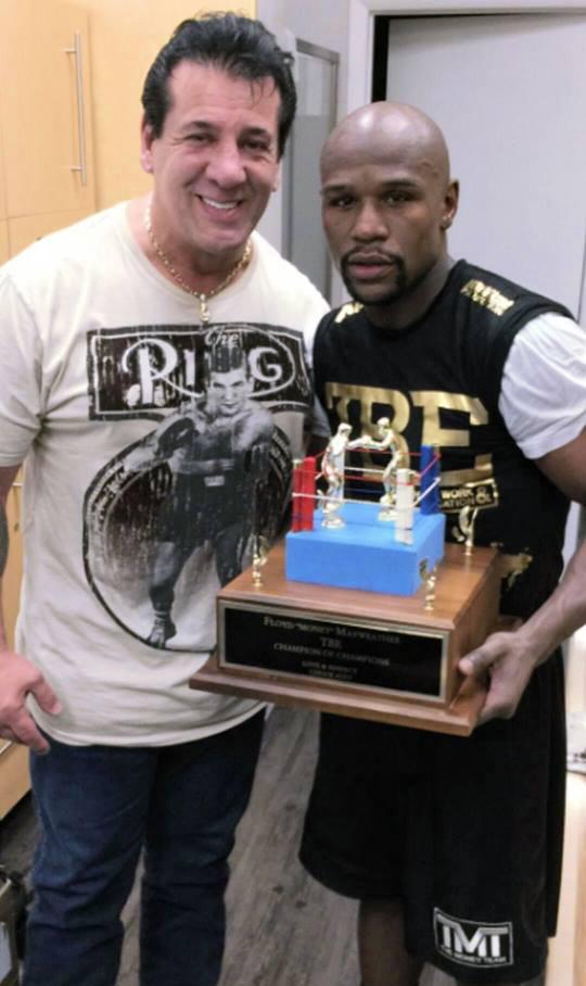 LoriaAwards's tweet image. Chuck Zito presents Floyd Mayweather a custom trophy LoriaAwards.com #chuckzito #FloydMayweather @LoriaAwards