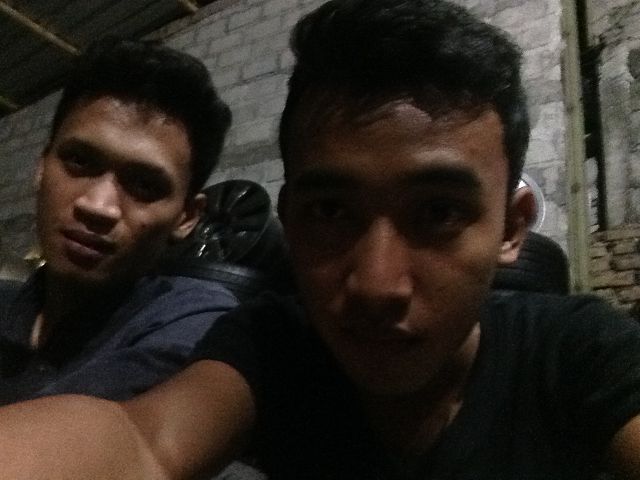 Seharian di bengkel kulit hitam buluk #SHOWYOURCOLORS  <a href="/kikik26/">Hakiky Mohammad Akbar</a> @AmoticonID