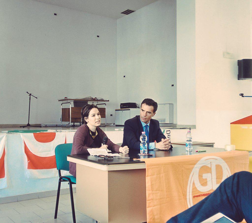 GDSenigallia's tweet photo. A Jesi con @sandrogozi per parlare di #europa e giovani http://t.co/wOKPkYYPcS