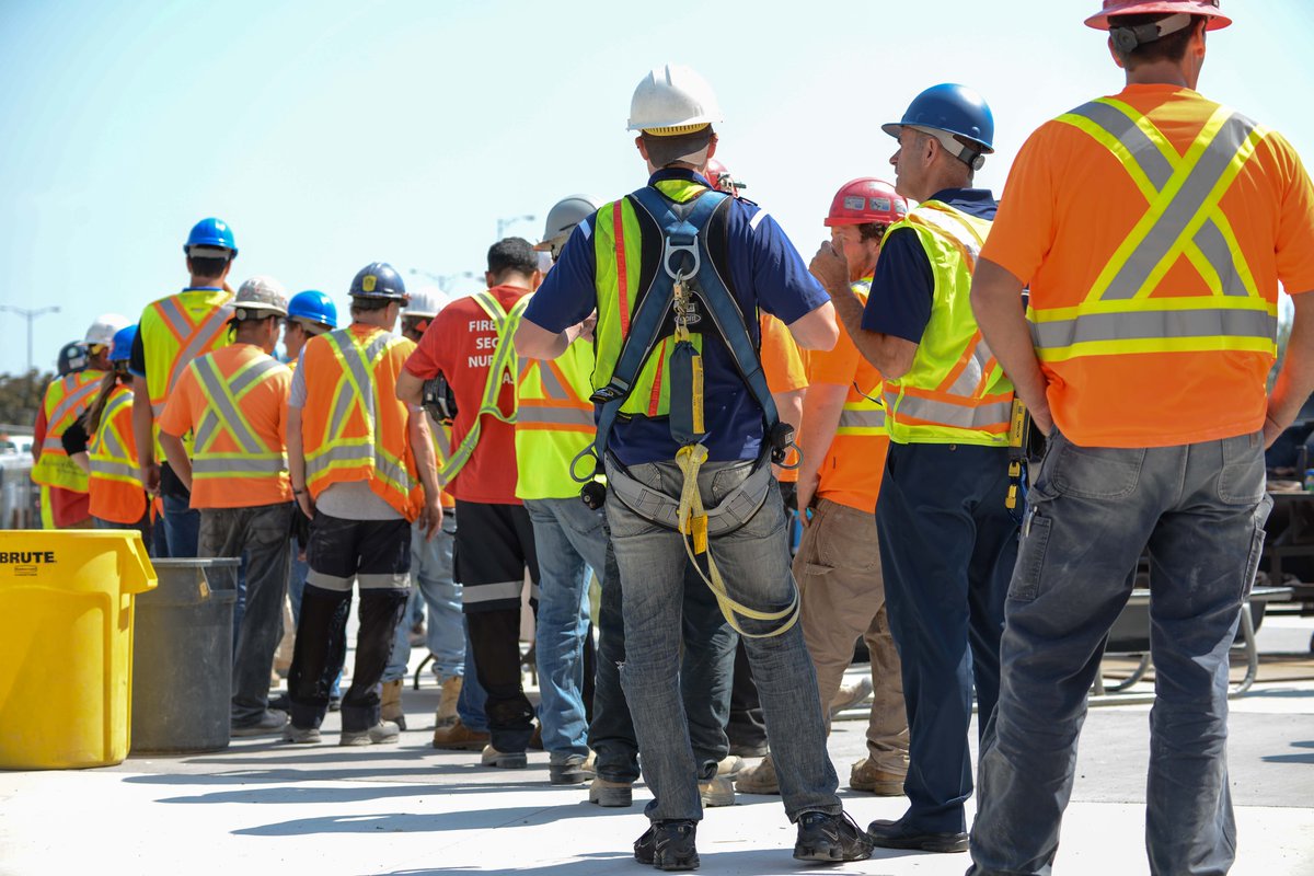 mysafework's tweet photo. Nothing's sexier than a man in #PPE Get #tiedoff! @BallCon2 gets it done! #workplacesafety #construction #Roofing http://t.co/DWPD940Y5G