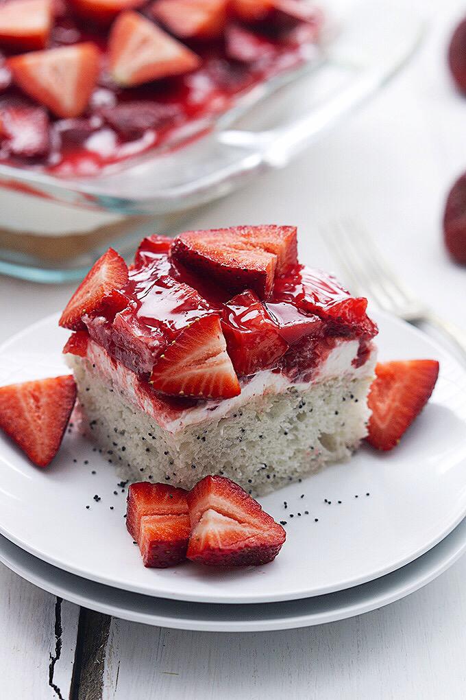itisenvisage's tweet photo. Strawberry Poppyseed Cake!...#food #cuisine #dessert http://t.co/8Tm8j3Y1Rv