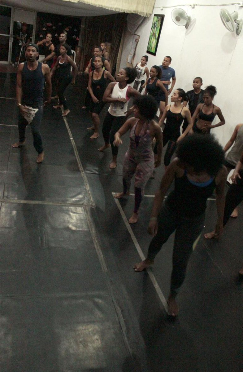 CorpAtabaques's tweet photo. Fabricio Fonseca "Fafo" en la @CorpAtabaques incentivando a #vivirelmovimiento con el ritmo Coupé Décalé. http://t.co/DEMndhN4oR