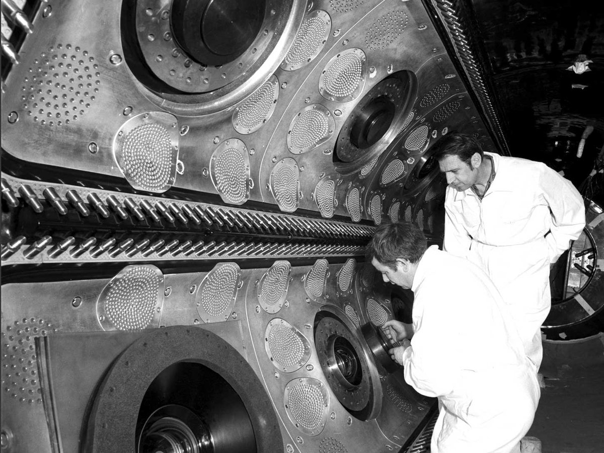 CERN's tweet photo. #tbt 1970: Inside Gargamelle http://t.co/yc2NghOvXD http://t.co/nbGjZoYU6L