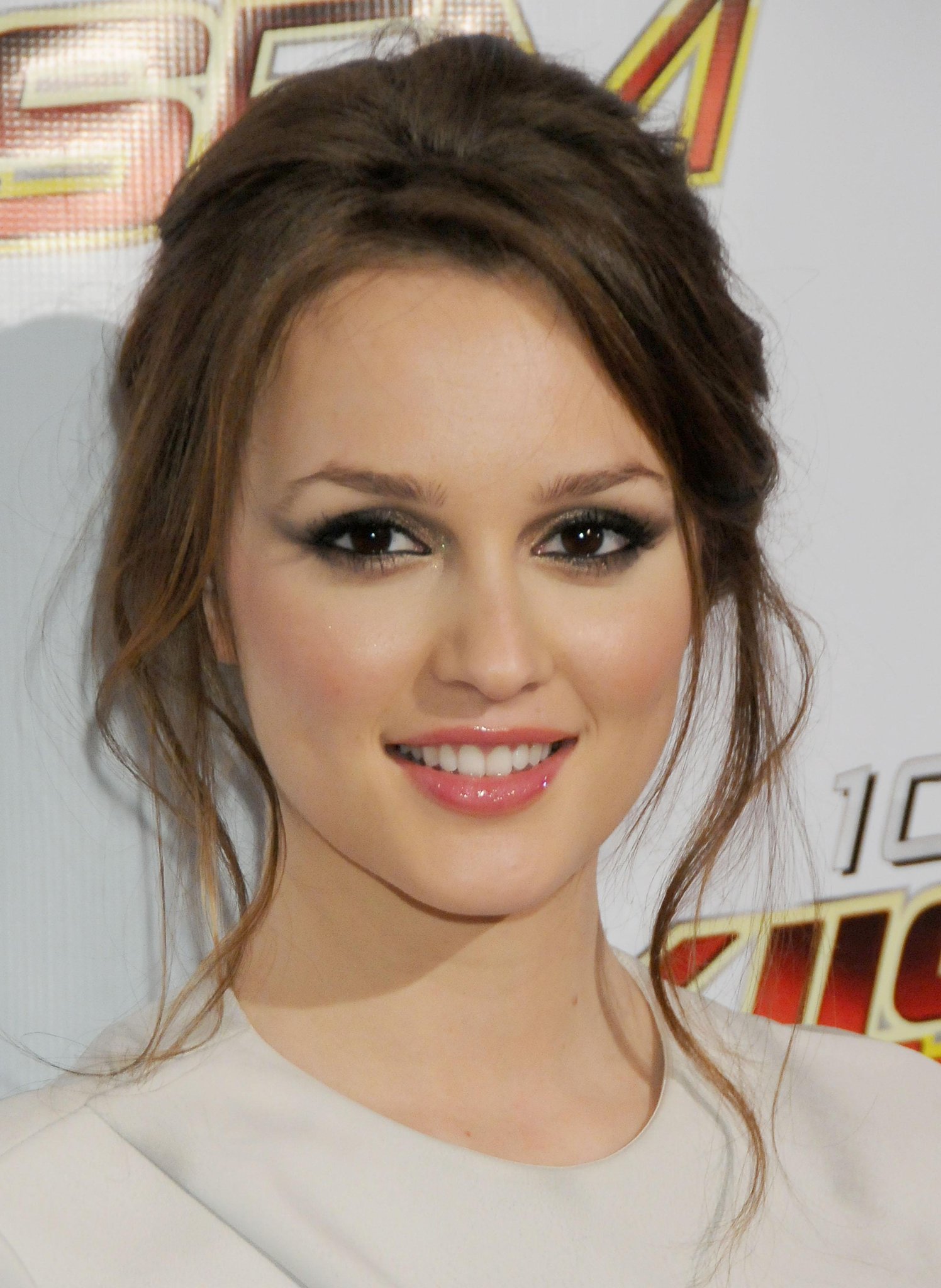 Happy Birthday Leighton Meester. Our ultimate style, beauty and general girl crush! 