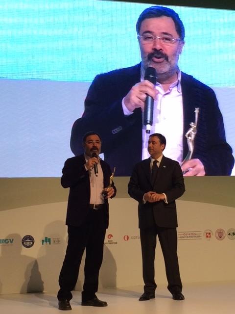 stanbulartevent's tweet photo. 2014 yılında eserleri yurt dışında en fazla yayınlanan yazar ödülünü alan Ahmet Ümit'i tebrik ediyoruz. http://t.co/K7yqBLePkF