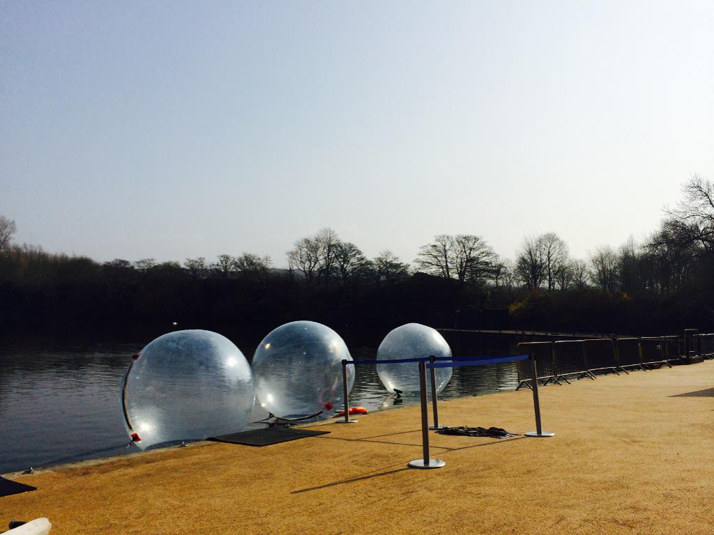 1975McC's tweet photo. Stamford Lake #Tameside #Familyfun #waterzorb #kayak #ashton #stalybridge #NorthWest #pedalboats http://t.co/9CEcfqB3nc