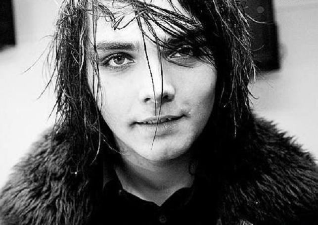 Happy 38 th birthday, Gerard Way! You\re my inspiration. You\re gorgeous Be happy :) 