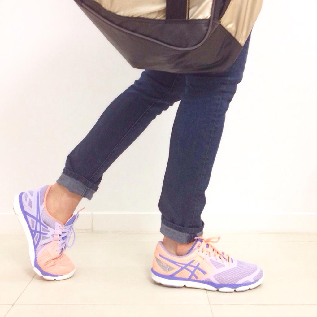 rosadeltoro's tweet photo. Allons à Paris! 💕💕✈️@MarathonParis @ASICSspain @MyASICS #run42 #runtoParis http://t.co/zuEY6RTlMx
