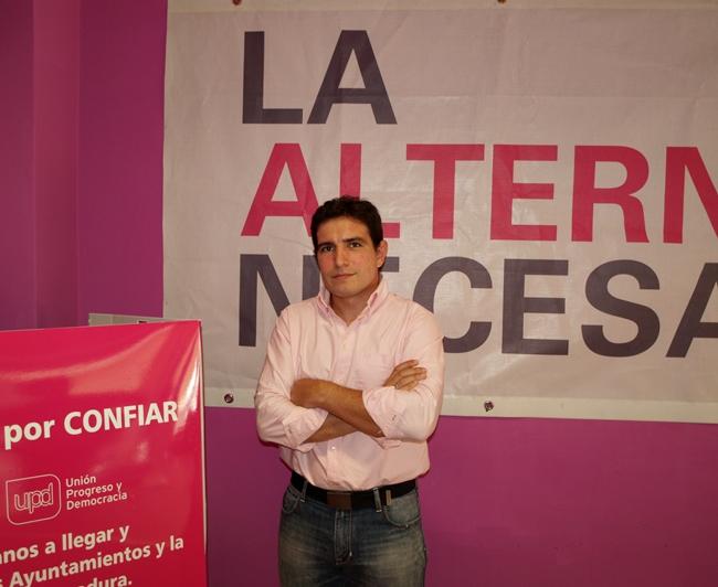 Extremadura7D's tweet photo. Subirán (UPyD) presenta su programa social para Badajoz. http://t.co/6xIuGnfFYC http://t.co/kOKg5fJOvR