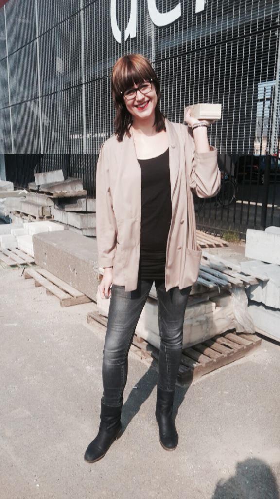 Wendy_CCNL's tweet photo. @Wendy_CCNL: Ik bouw aan mijn carrière at #dressupthursday! @CareerClubNL @WEfashion http://t.co/zwZ1CcBkgf
