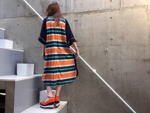 G V G V G V G V のベースボールシャツ型のワンピースをご紹介 ワンピースはビビットなマルチボーダーのメッシュとジョーゼットのコンビ ボタンを開けて着れば ロングガウンのように羽織りとしても着られて素敵ですよ Http T Co X9mexkcmxr