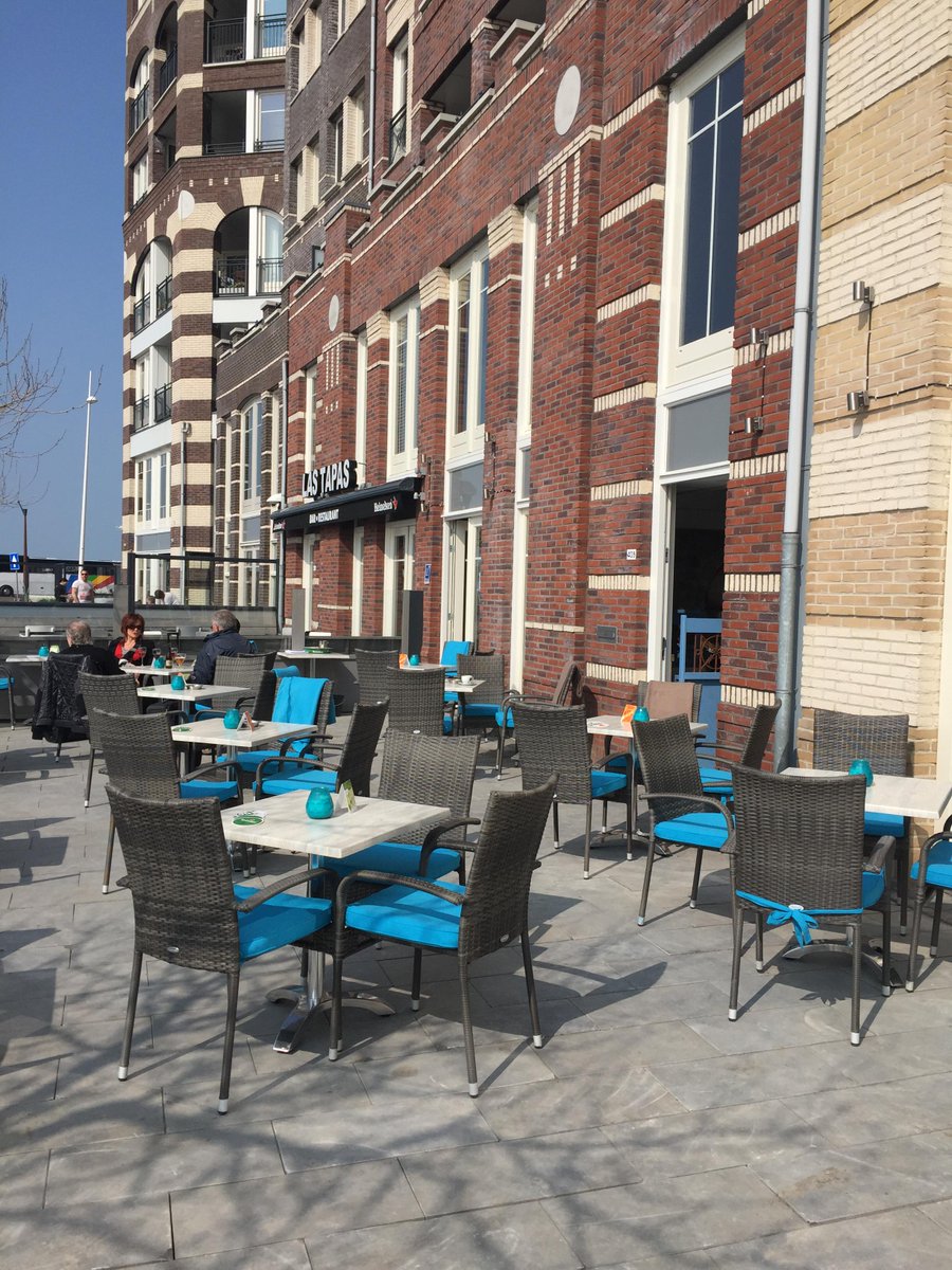 Bataviahaven's tweet photo. Het nieuwe Griekse restaurant in de #Bataviahaven geniet gelijk van de heerlijke zon! #welkom #Lelystad http://t.co/DmkJl3g30l