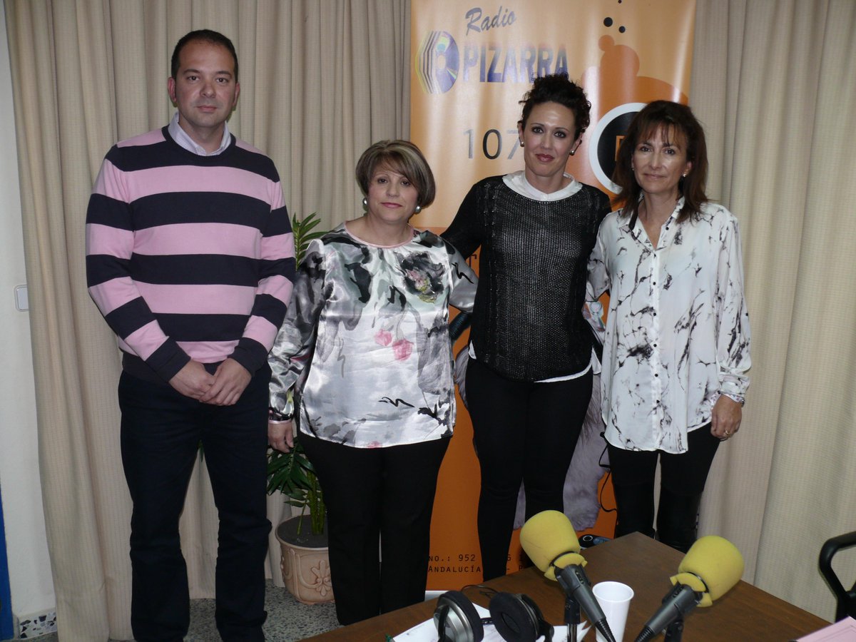 RadioPizarra's tweet photo. A 13:30 h, programa de Mujer y Comunicación.107.9fm http://t.co/CtwpADhrzj @Ayto_Pizarra #mujer #iguadad #periodismo http://t.co/FzGYRYH3W1