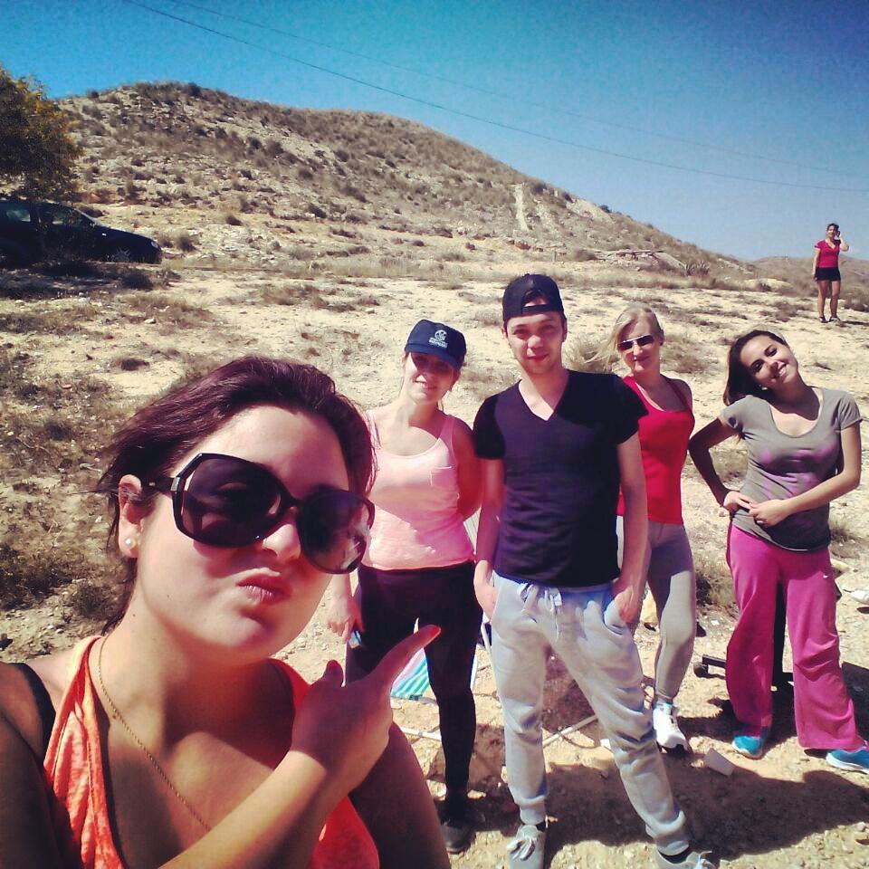 veronicafv90's tweet photo. #mirarlosyserfeliz #Oskiero #migente #mipeña #siemprejuntos #CrisRoberIsaRakelPocha http://t.co/AfZuQZdesz