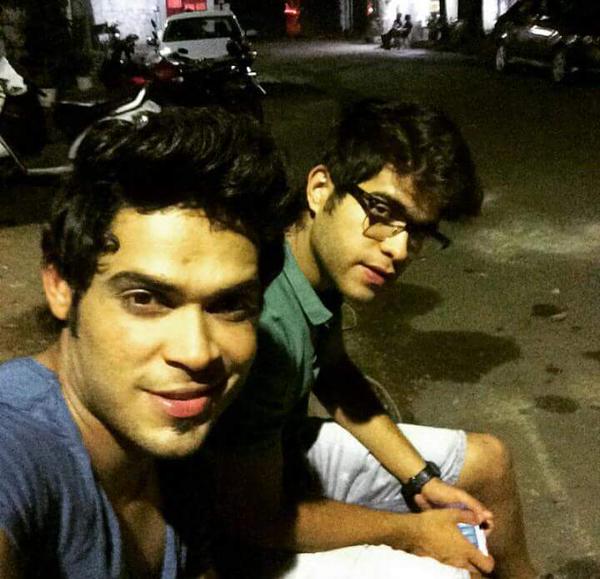 TeamKunwarAmar's tweet photo. NEW
@kunwar_amar16 : " I miss this studio and u my stupid brother @archipratik love u "
#New #InstagramUpload
💓💓💓💓💓 http://t.co/jyG8uZVuRG