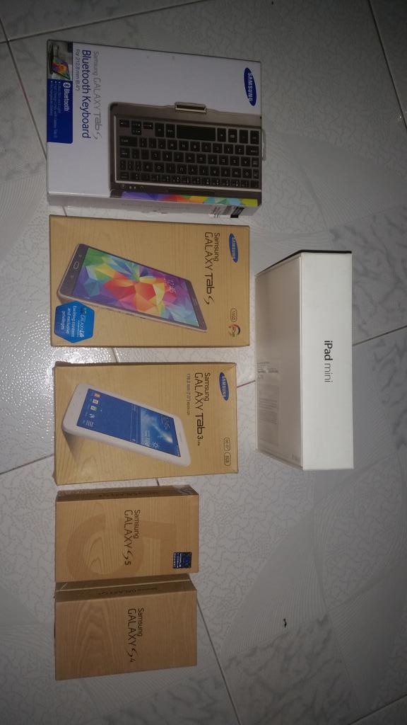Still waiting for my Samsung Galaxy S6. Orang kaya. :D