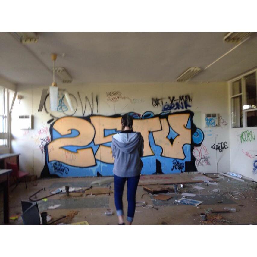 healthyrmatter's tweet image. Best day in a long time #urbex #accidentallgburntitdown #nothingreallymattress 🚬💁🔮