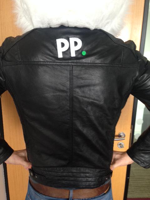 paddypower's tweet photo. Last chance to send us your homemade crazy golf shots for #PPCrazyGolf to win a £100 free bet and the PP Jacket! http://t.co/QfHNTWGn3E